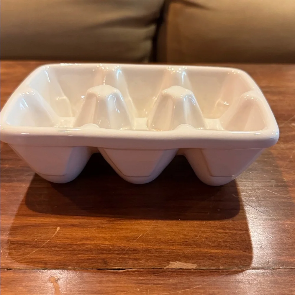 WILLIAMS SONOMA Ceramic Egg Holder Half Dozen White Easter Cottagecore Spring